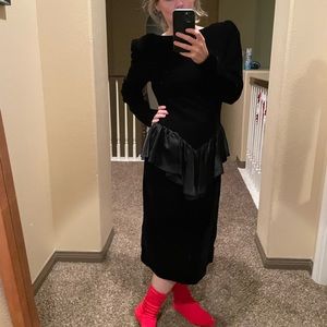 Vintage 80’s Velvet Holiday Dress w Low Cut Back